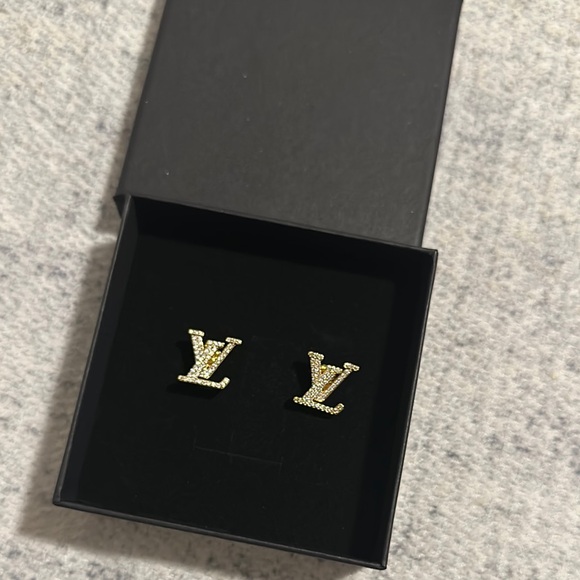 Cute Sparkling Gold Stud Earrings - Picture 3 of 8